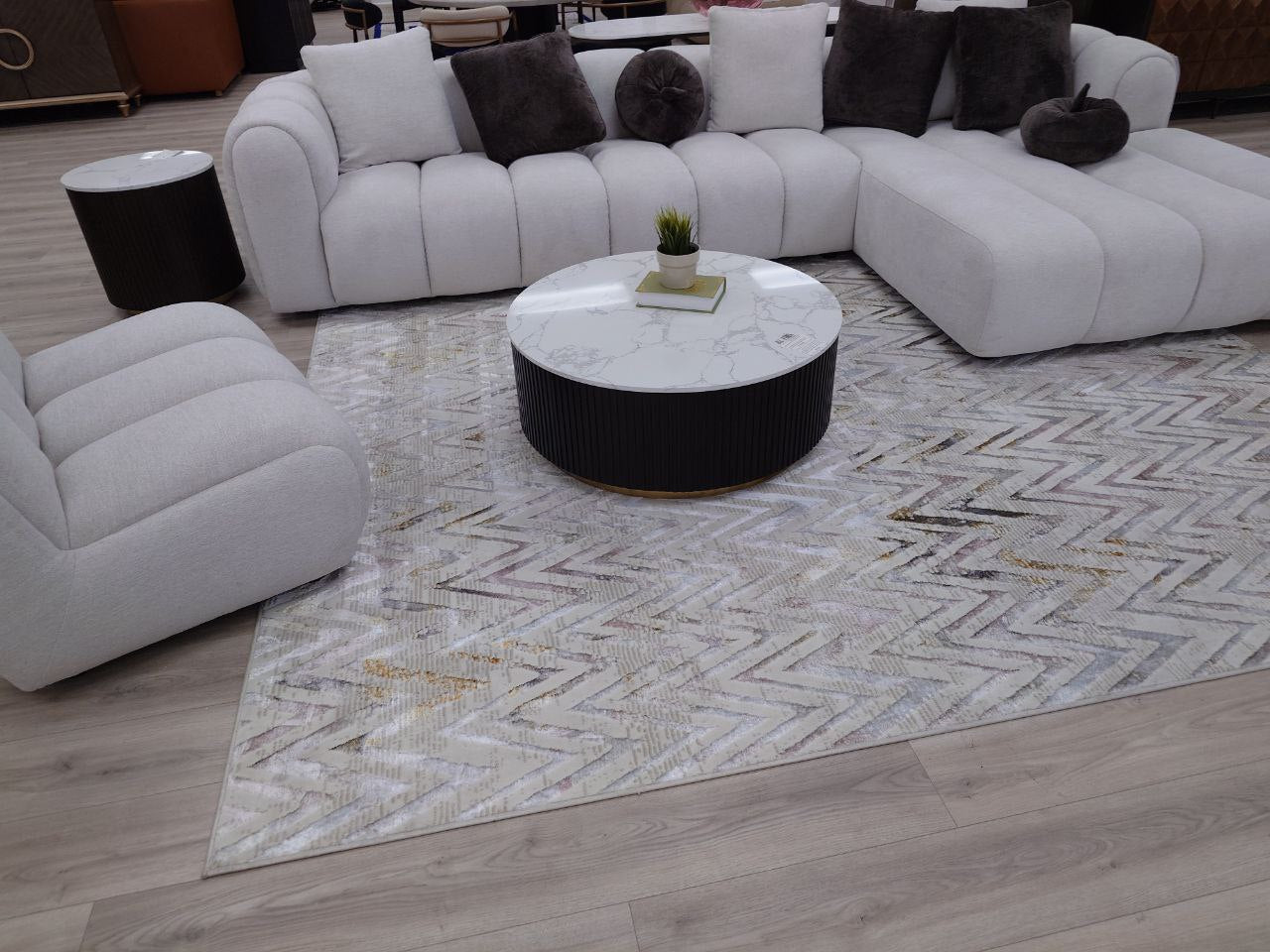 Channel tufted Right facing sectional upholstered in white fabric waccent pillows