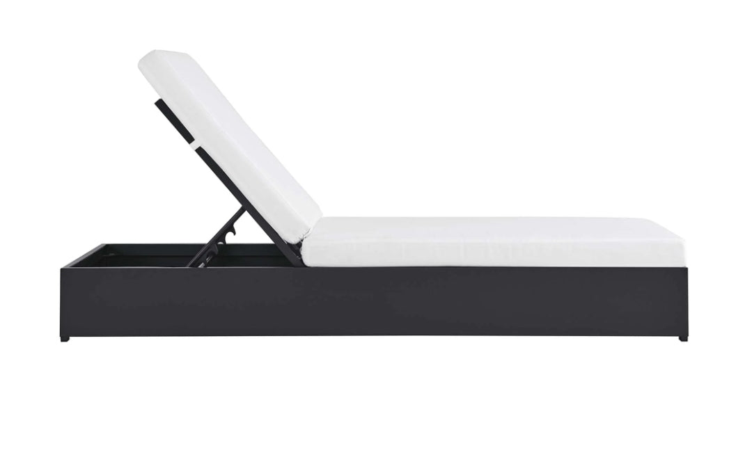 Lamod Aluminum Chaise Lounge Chair in white cushions