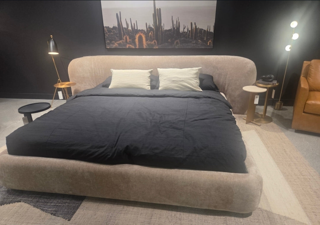 Kurv King Bed