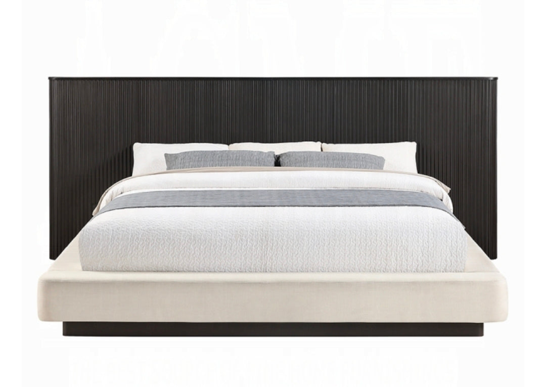 Kinsley King Bed / Nightstands