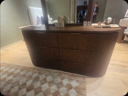 Finnley Dresser