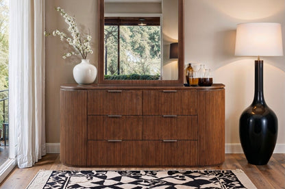 Finnley Dresser