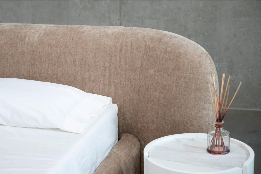 Kurv King Bed