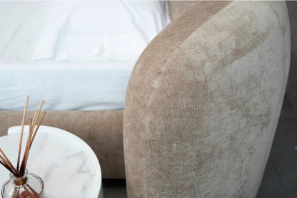 Kurv King Bed