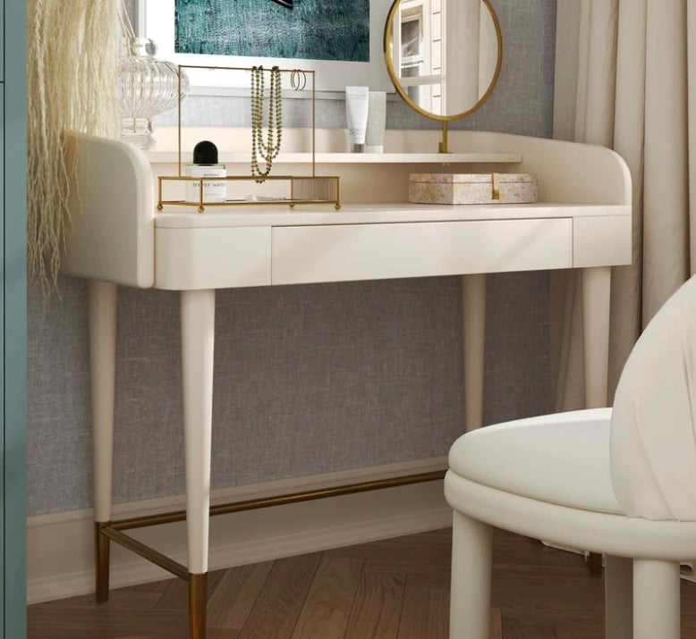 Louves Vanity